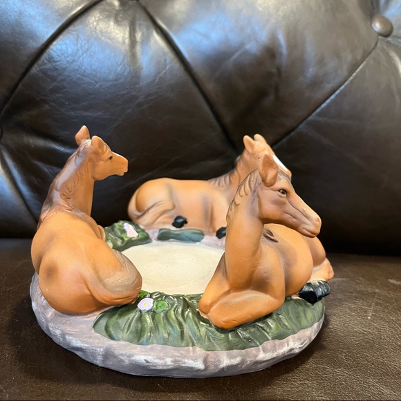 Candle holder with three horses - Picture 3 of 5